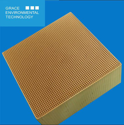 satın al Tio2 SCR Denox Catalyst 300 Cpsi Koklama Tesisi Koklaştırmada Baca Gazı Arıtma Çevrimiçi üretim