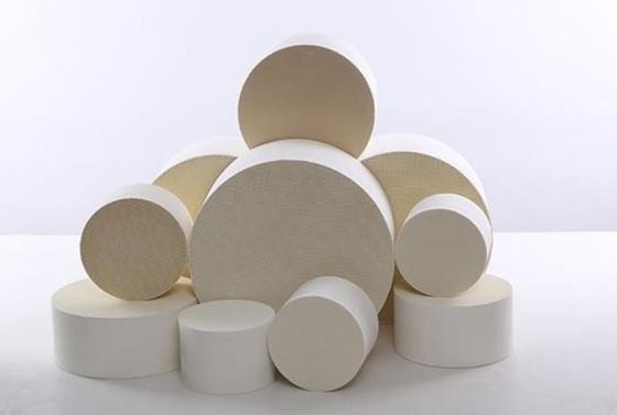 satın al MgO Al2O3 SiO2 Seramik Petek Katalizör Desteği Tüm Yolda Arazi Araçları Makinelerinde Çevrimiçi üretim